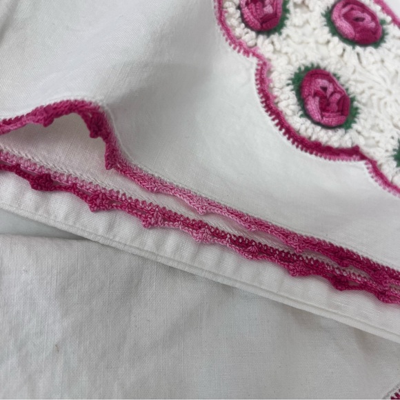 Vintage crochet roses edged pillowcases set(2)standard/Queen - Picture 5 of 11
